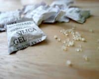 10 raisons de garder les sachets anti humidité vendus avec les chaussures
