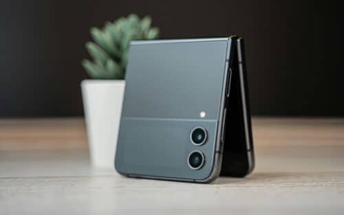 Galaxy W25 Flip : ces images montrent un nouveau smartphone pliable, quelles caractéristiques ?