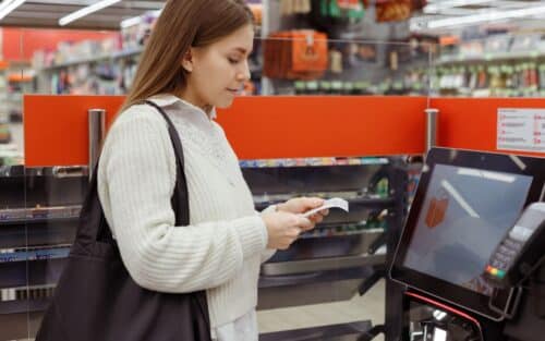 Attention : l’IA va vous surveiller aux caisses automatiques de votre supermarché