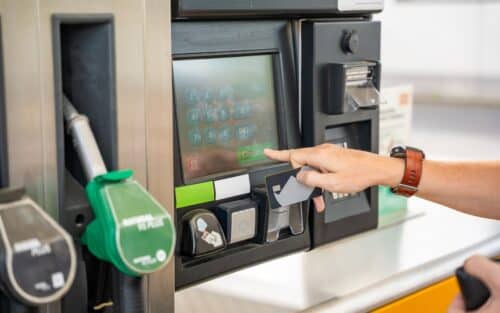 Le prix des carburants va exploser en 2027, jusqu’à 650 euros en plus par an pour les foyers