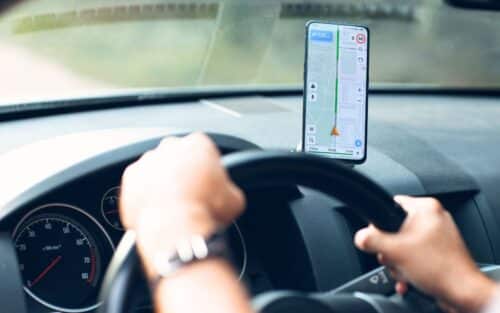 Waze : des automobilistes ont vécu un enfer financier et préfèrent Google Maps