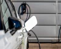 Il recharge sa Tesla chez lui pendant des mois : voici sa facture et les économies sont énormes