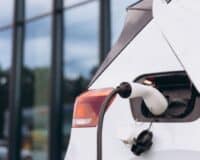 Voitures électriques : une pénurie mondiale de lithium se profile, les experts s’inquiètent