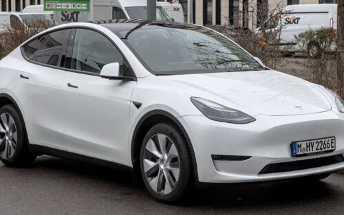 Votre Tesla Model Y déclenchera l’airbag avant la collision : pourquoi c’est une très mauvaise chose ?