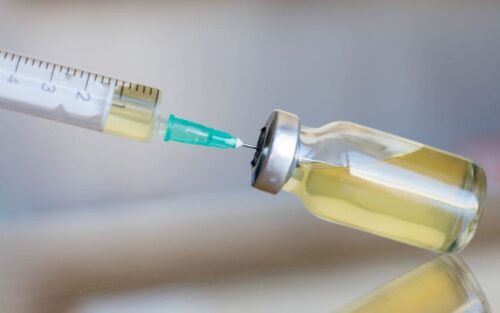 Vaccin contre tous les cancers : des chercheurs relancent l’espoir avec l’ARN messager