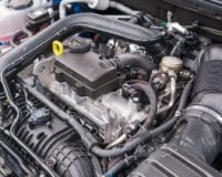 Moteur PureTech de Stellantis : si ce voyant s&rsquo;allume, allez au garage car la panne est proche