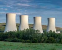 10 réacteurs nucléaires pour faire fonctionner ChatGPT, l’IA face à une crise énergétique