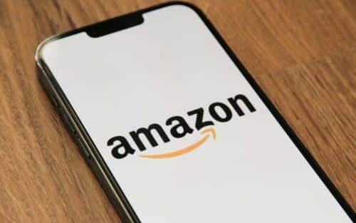 Nos emplois menacés par les robots ? Amazon remplacera 600 000 employés humains d’ici 2033