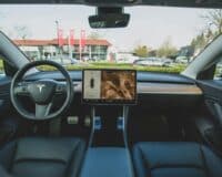 Tesla active son mode “Mad Max”, la conduite autonome la plus agressive jamais lancée