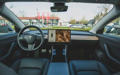 Tesla active son mode “Mad Max”, la conduite autonome la plus agressive jamais lancée