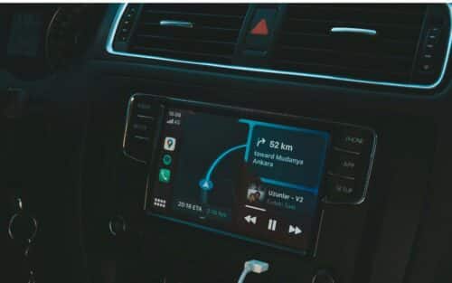 Android Auto vous oblige à quitter la route des yeux à cause de l’Assistant Google