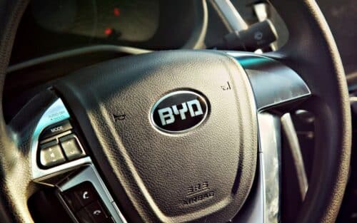 Stellantis humilié, BYD se moque des moteurs PureTech pour attirer la clientèle