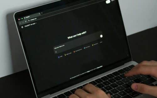 Les pubs débarquent dans ChatGPT : voici comment les désactiver, mais ça va vous coûter cher