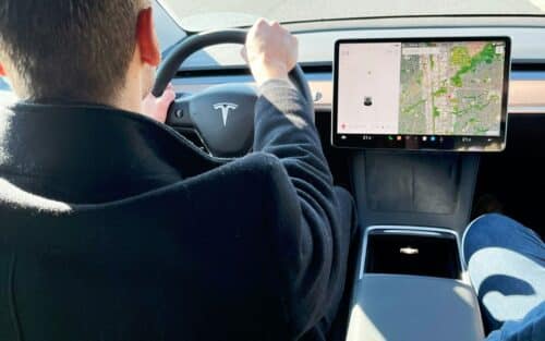 Les Tesla sont trop souvent en excès de vitesse, c’est pourquoi la France bloque son FSD
