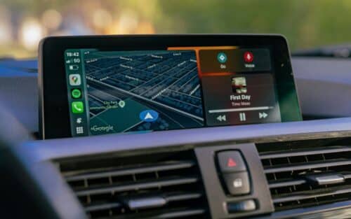 Android Auto et CarPlay, bientôt abandonnés par les constructeurs automobiles ?