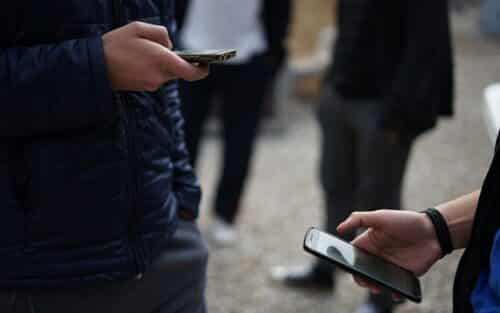 WhatsApp lance des comptes pour les moins de 13 ans : voici les protections prévues