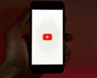 Comment activer le mode sombre sur YouTube ?