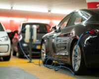 Vers une taxe au kilomètre pour les voitures électriques ? La France y pense sérieusement