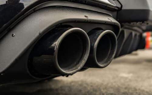 Avec l’assouplissement des objectifs 2035 par l’Europe, les anti-électriques se frottent les mains