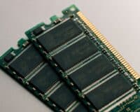 Crise de la RAM : des prix en hausse de 110 % lors du premier trimestre et 60 % pour les SSD