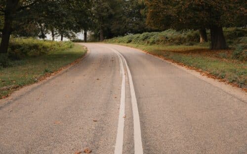 Fini les lignes blanches sur la route ? Pourquoi ce nouveau marquage va révolutionner la conduite