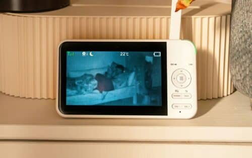 Faille de sécurité sur 1,1 million de babyphones connectés : des pirates pouvaient voir vos enfants en direct