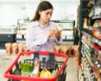 Auchan, Carrefour, Ikea : comment ces enseignes vous poussent à dépenser plus