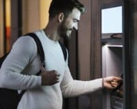 7 000 distributeurs de billets supprimés par les banques françaises : qui les remplacera ?