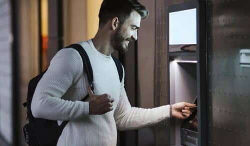 7 000 distributeurs de billets supprimés par les banques françaises : qui les remplacera ?