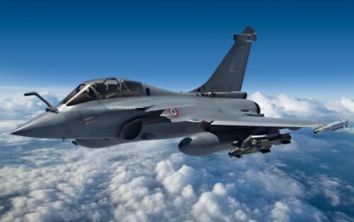 Le Rafale devra tenir jusqu'en 2060 : la France ne compte plus sur le SCAF