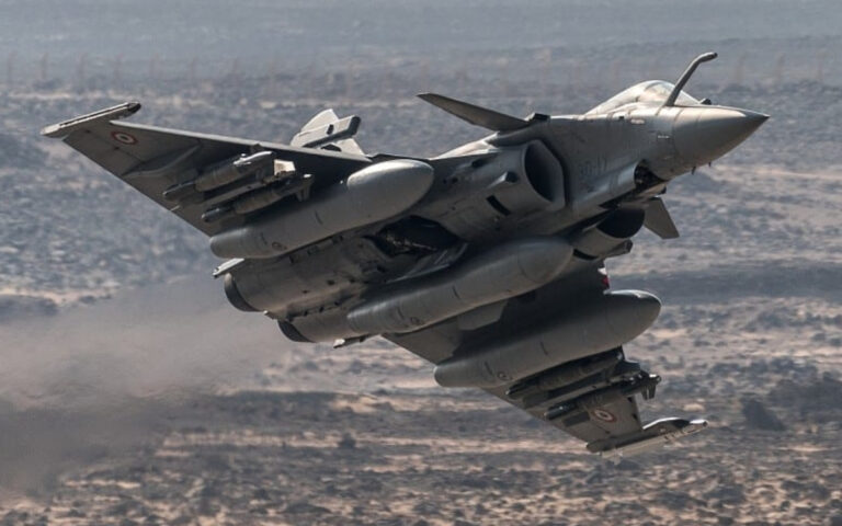 Rafale : après Moscou et Pékin, le chasseur français devient la cible de médias israéliens