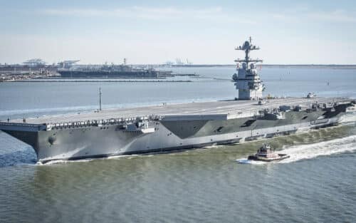 Le plus grand porte-avions des États-Unis bat un record de déploiement depuis le Vietnam