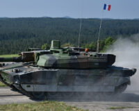 La France transforme le canon du char Leclerc en énorme fusil à pompe contre les drones