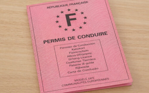 Permis de conduire : les nouvelles règles européennes mettent fin au titre à vie d’ici 2028