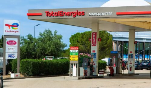 TotalEnergies menace de faire flamber le prix du carburant en cas de taxe sur ses superprofits