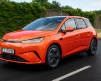 BYD Dolphin G DM-i : la citadine hybride aux 1 000 km d’autonomie dévoile ses prix agressifs