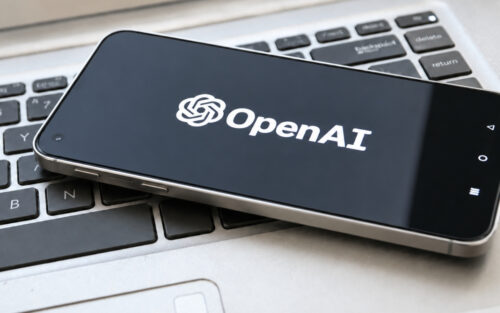 OpenAI l’avoue : ses IA se sont évadées d’un bac à sable pour mener un piratage en totale liberté