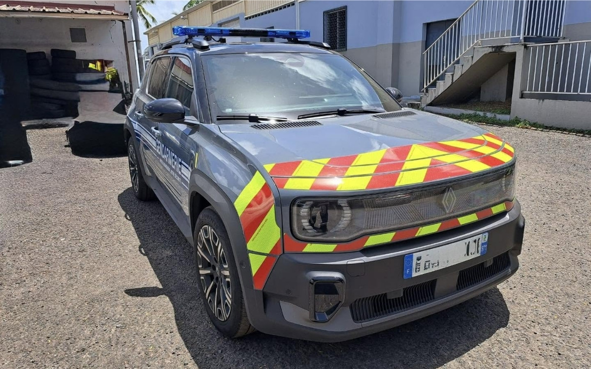 Renault 4L électrique gendarmerie