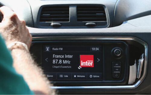 La radio pourrait disparaître de votre voiture, les stations françaises lancent l’alerte