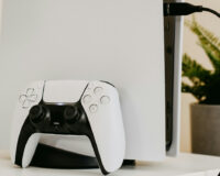 En toute discrétion, Sony lance une nouvelle PS5 Slim qui bénéficie de l&rsquo;un des meilleurs atouts de la PS5 Pro